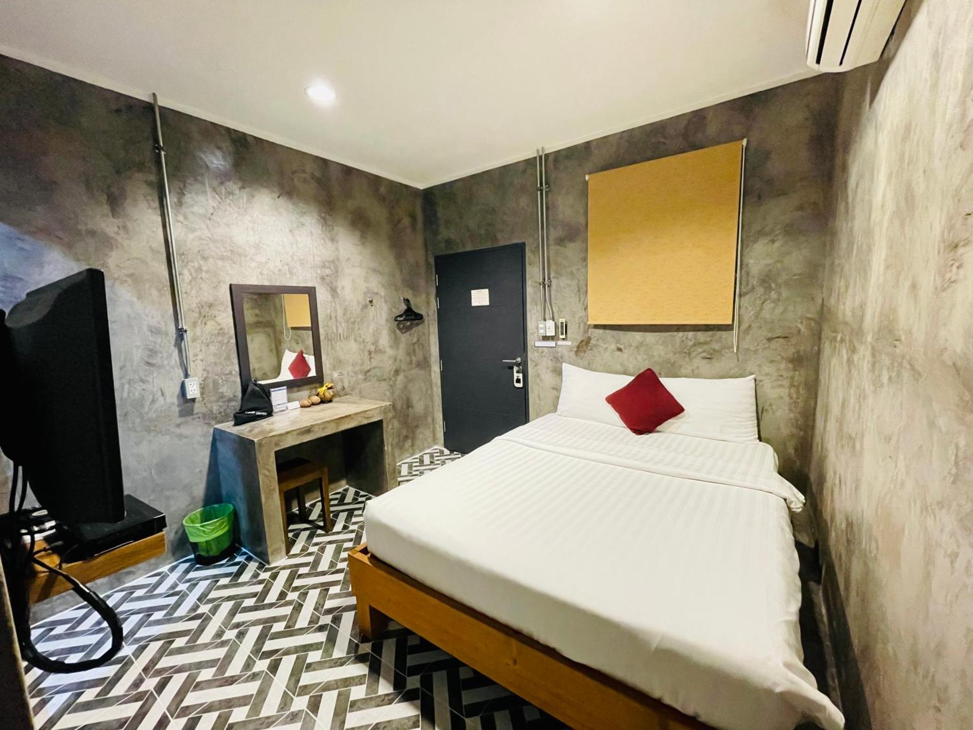 Na Siam Guesthouse Phuket Extérieur photo