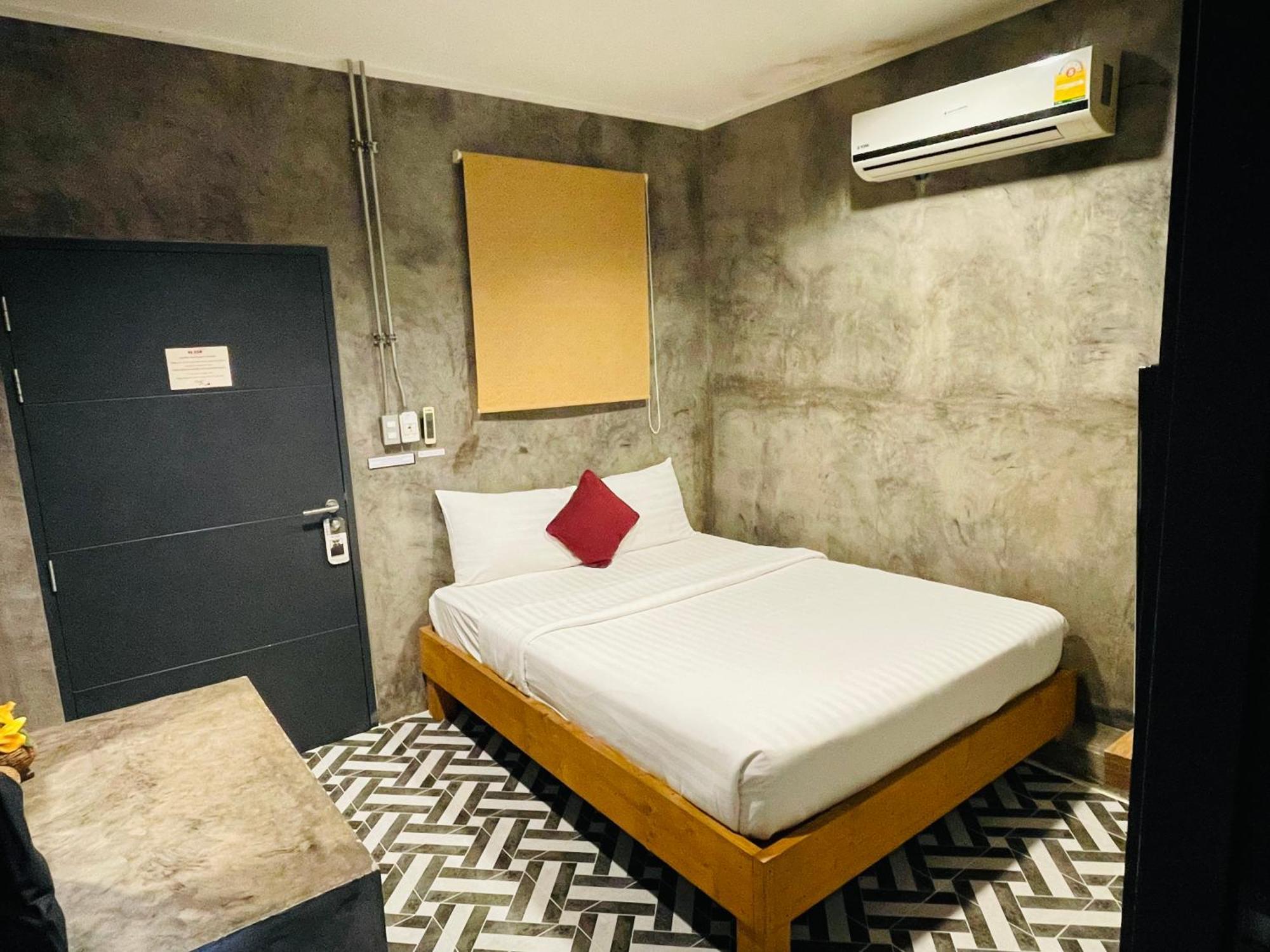Na Siam Guesthouse Phuket Extérieur photo